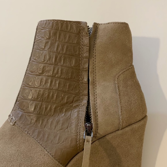 Toms Desert Wedge Taupe Suede Croc Embossed Bootie - Picture 5 of 11